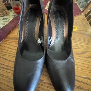 EUC Issiac Mizrahi Brown heels